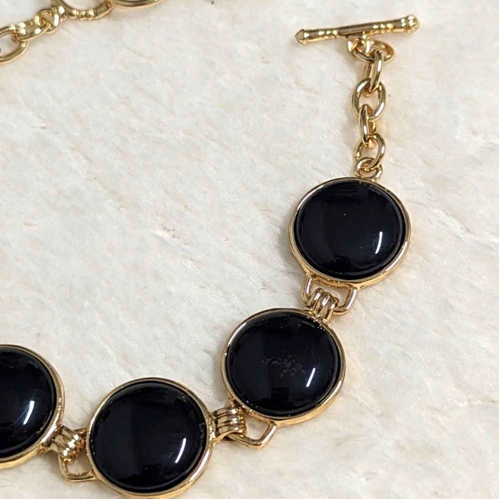 NWOT Black Acrylic Cabachon Goldtone Disc Bracelet - Picture 7 of 11